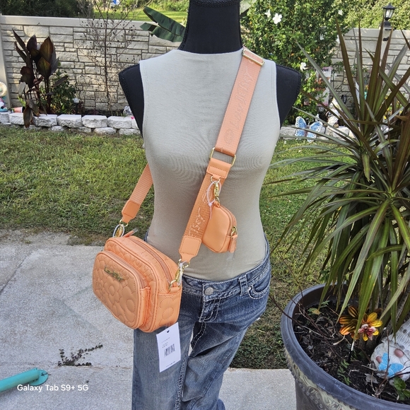 NWT ORANGE LUV BETSEY QUILTED FLOWER CROSSBODY w/POUCH - Picture 6 of 8